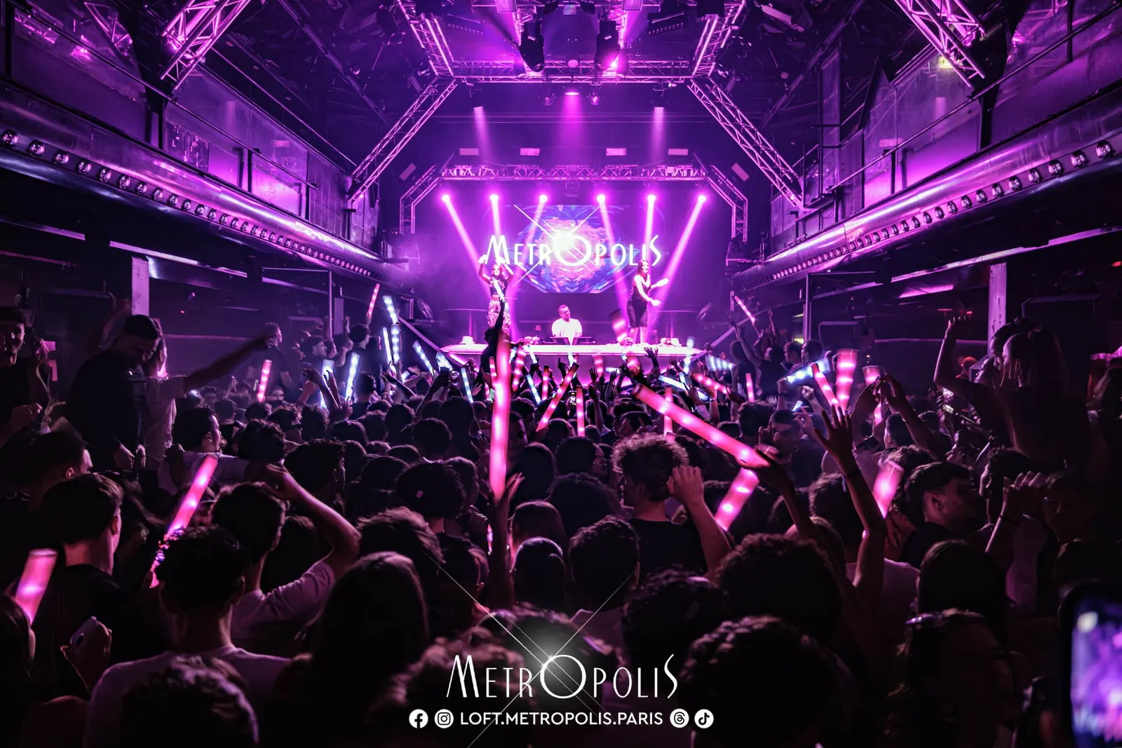 Girls Girls Girls — Loft Metropolis